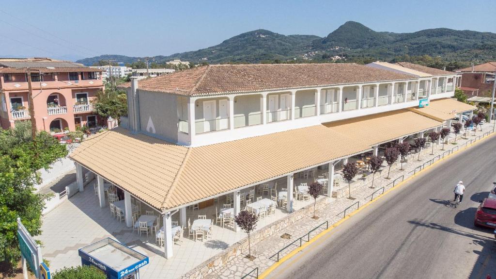 Nespecifikovaný výhled na hory nebo výhled na hory při pohledu z hotelu