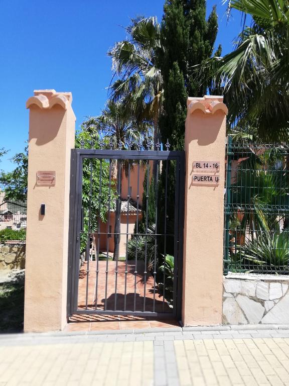 Zdjęcie z galerii obiektu CASARES appart 2 ch dans parc tropical avec vue sur mer, montagne et piscine w mieście Casares