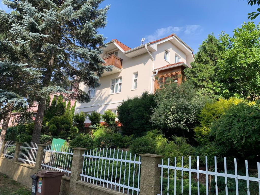 Vonkajšia záhrada v ubytovaní Vila Linda