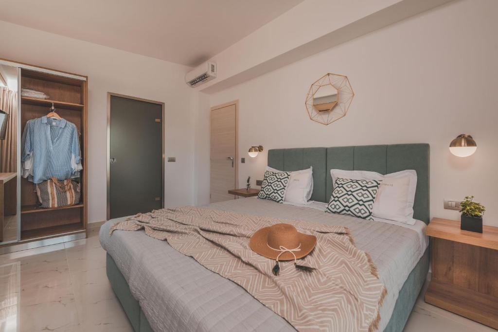 Posteľ alebo postele v izbe v ubytovaní Zinos Luxury Villa