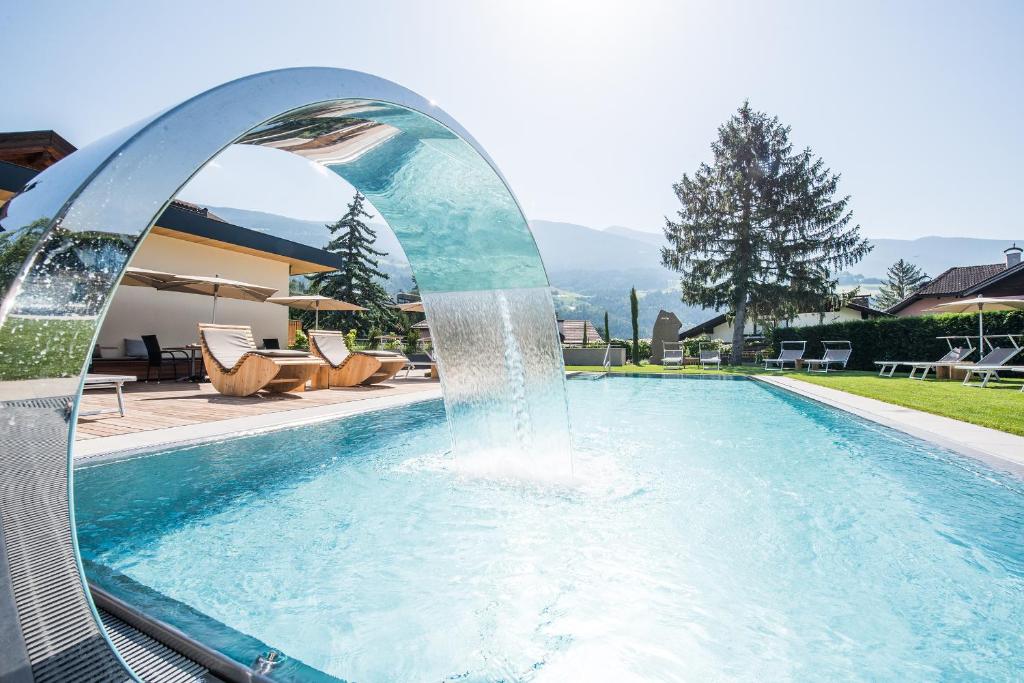 Bazén v ubytování Hotel Kranebitt B&B nebo v jeho okolí