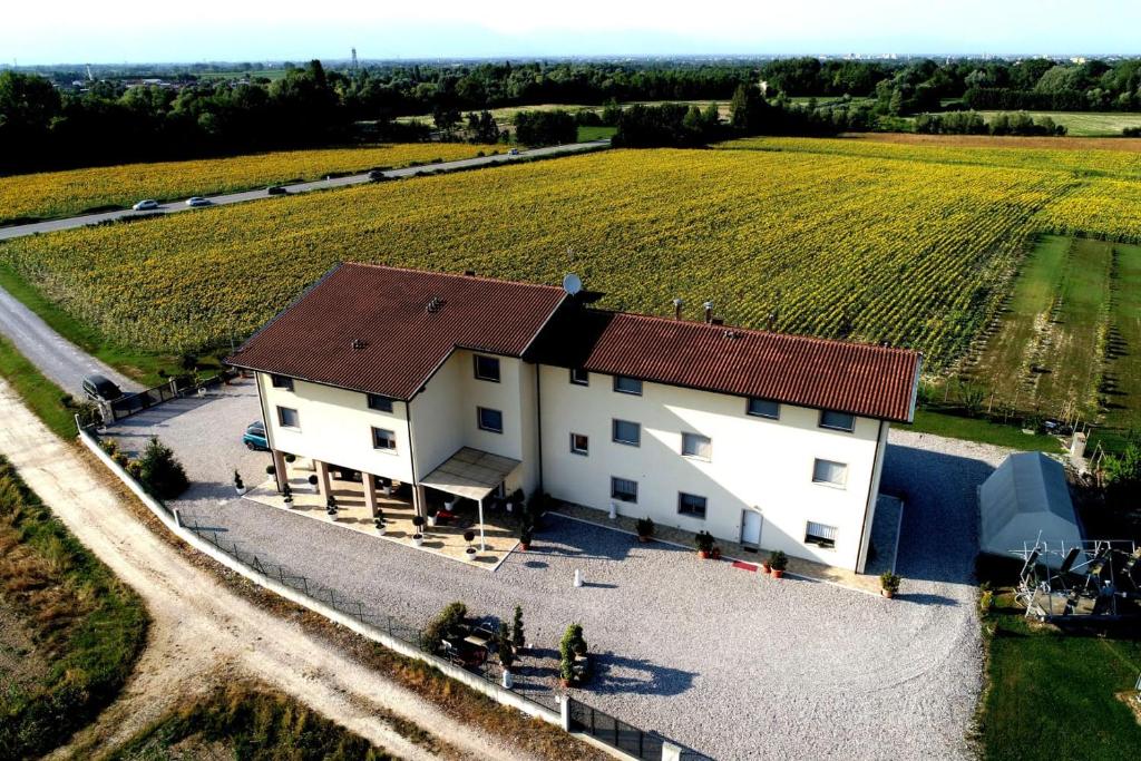 Budova, v ktorej sa farma nachádza