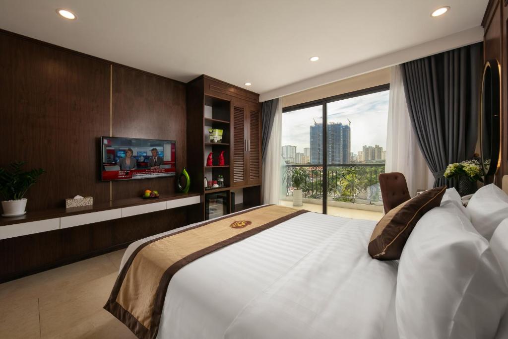 Postel nebo postele na pokoji v ubytování Marina Hotel Ha Noi