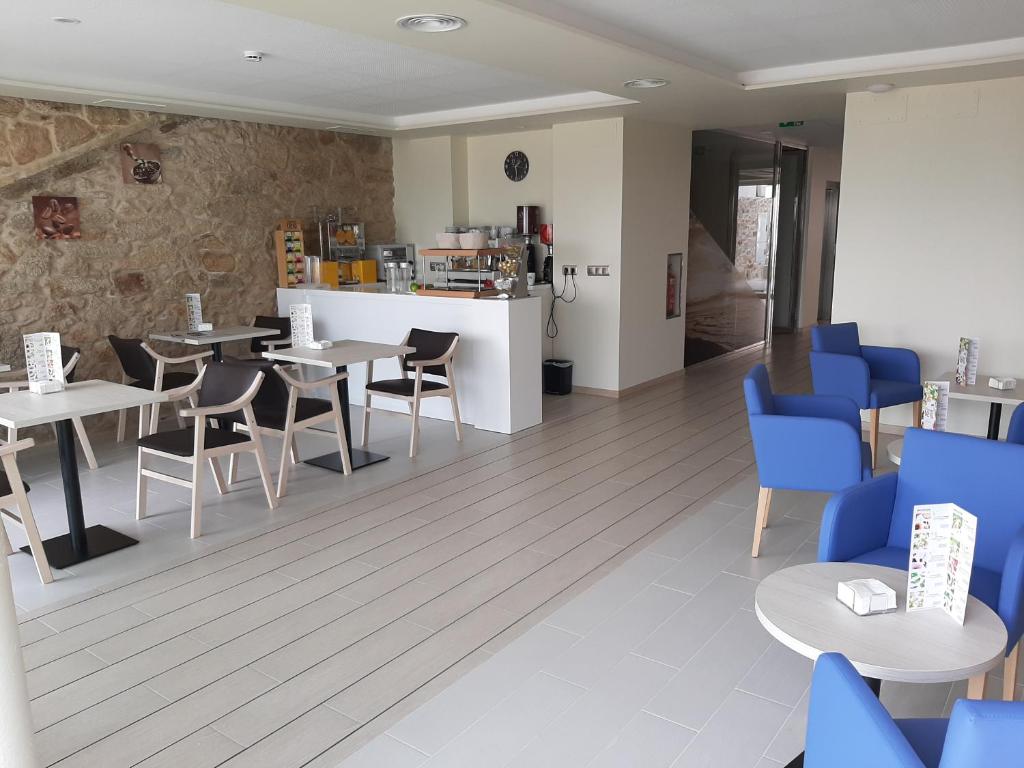 Hotel Boutique O Náutico Laxe italokat is kínál