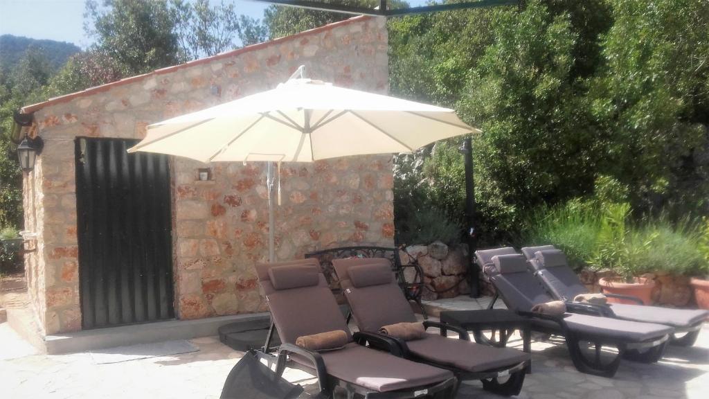 Patio alebo iná vonkajšia časť ubytovania Lavender Hill Hvar Villa - pool, jacuzzi,sauna,BBQ
