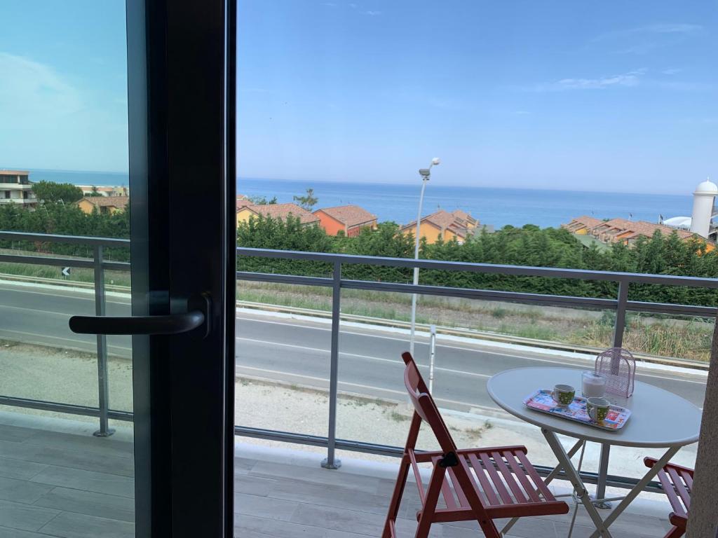 Nespecifikovaný výhled na moře nebo výhled na moře při pohledu z aparthotelu