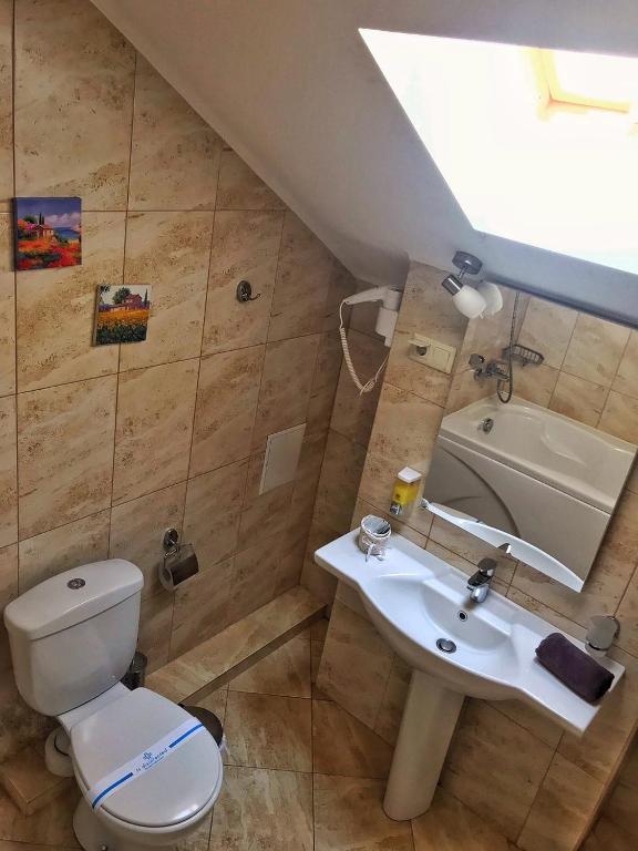 Koupelna v ubytování Hotel Ajur