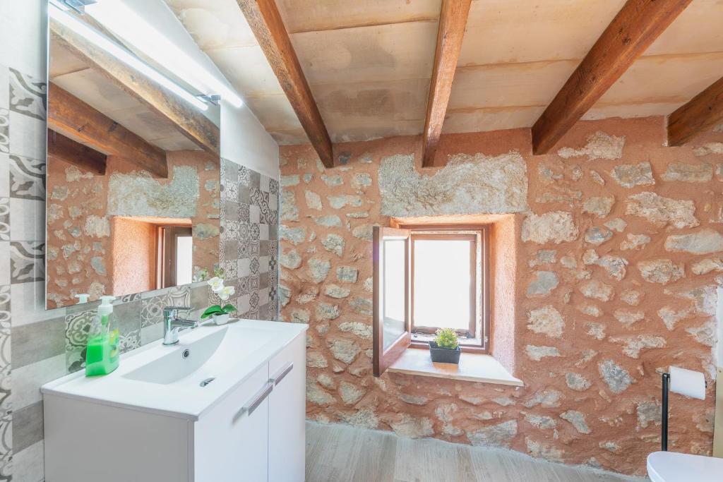 Koupelna v ubytování Holiday Home S'Arraval