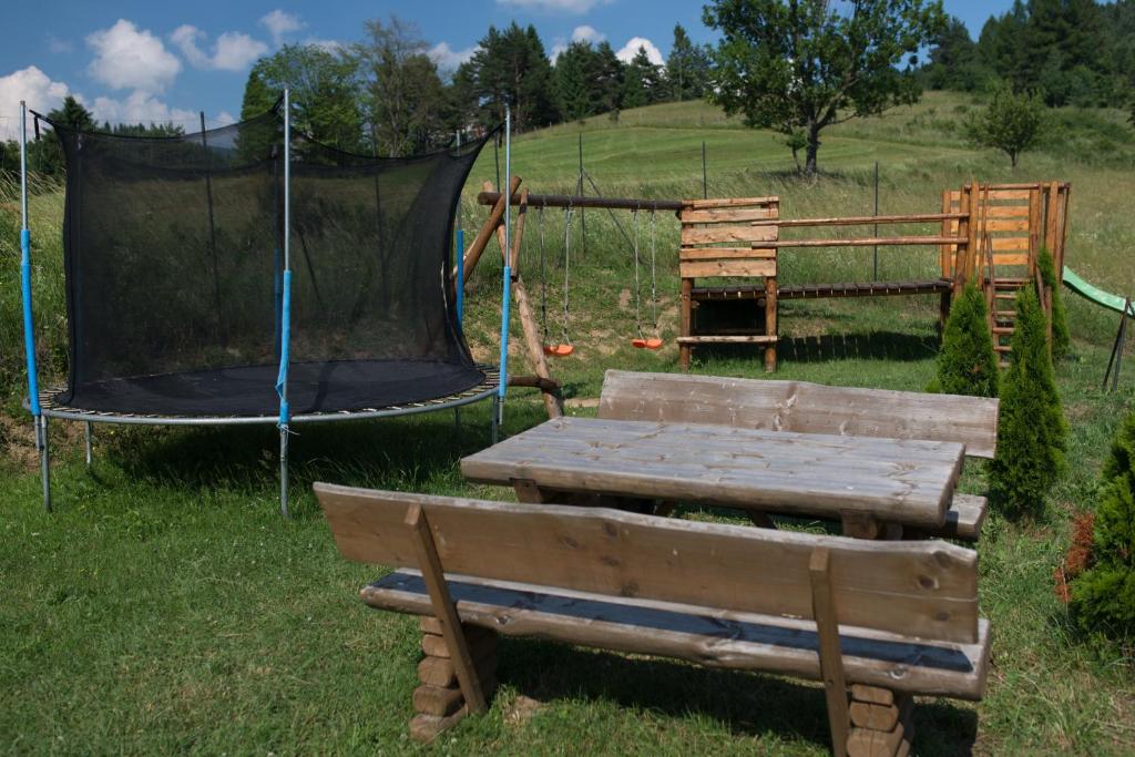 Zahrada ubytování Osada Jaworki śniadania sauna grill basen super widok duży ogród Muzyczna Owczarnia komfortowy dom szlaki doliny wąwóz karczma