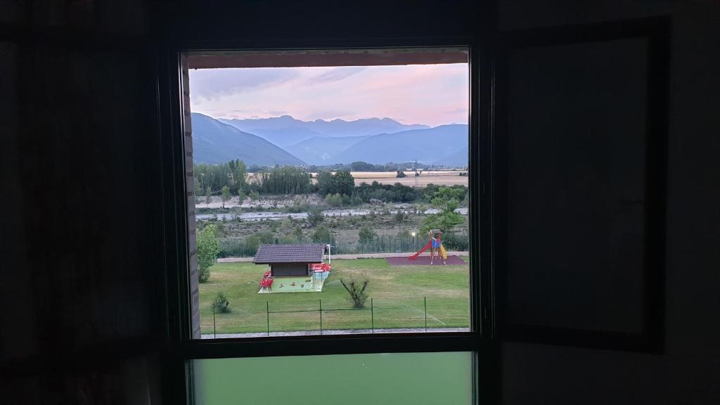 Nespecifikovaný výhled na hory nebo výhled na hory při pohledu z hotelu