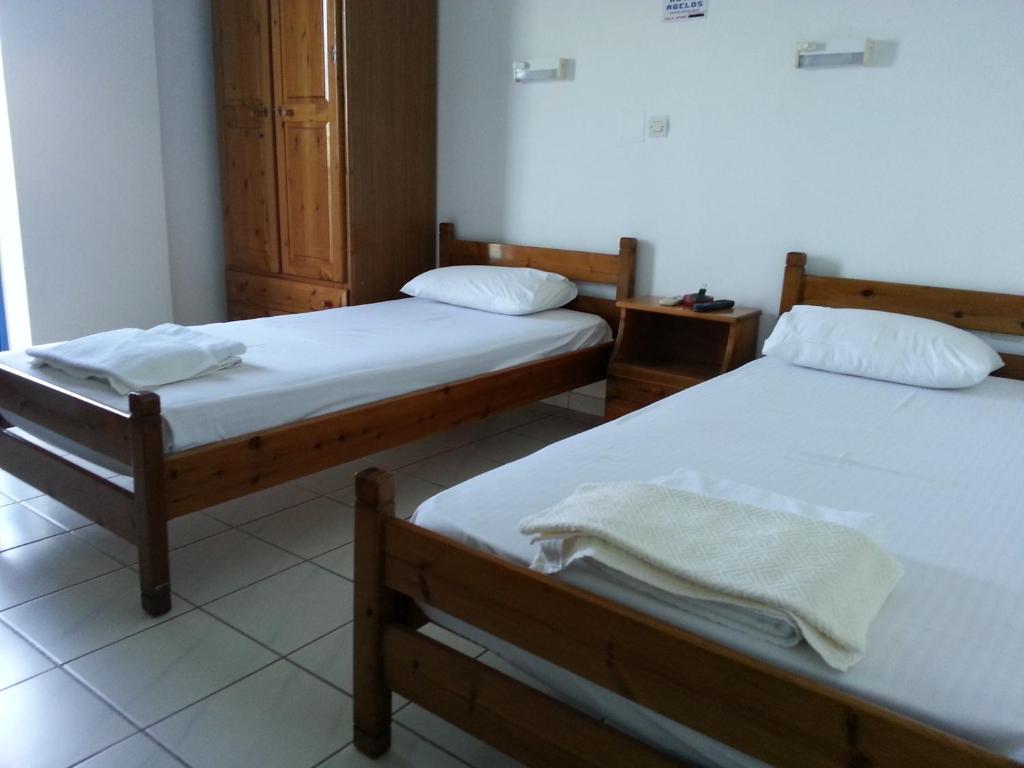 Postel nebo postele na pokoji v ubytování Angelos Hotel