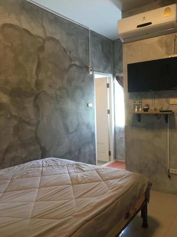 Innkhun House URT Suratthani Airport - Habitación Doble Con Baño Privado