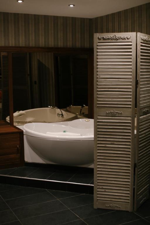 Nira Caledonia - Resim 36