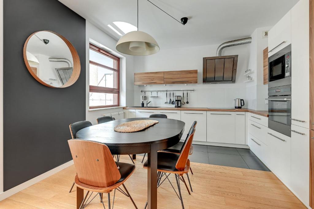 Blue Mandarin Island - Two-Bedroom Apartment - 18B Toruńska Street