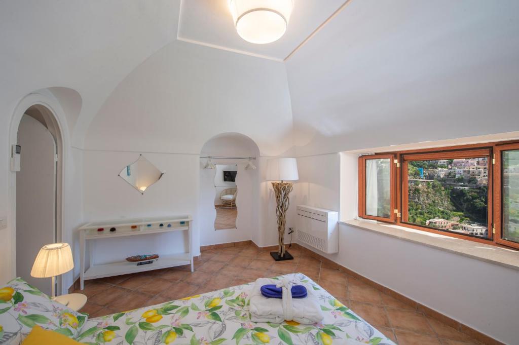 A bed or beds in a room at Villa Eos