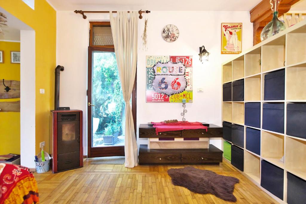 a living room with yellow and white walls at Apartments Baredi in Izola