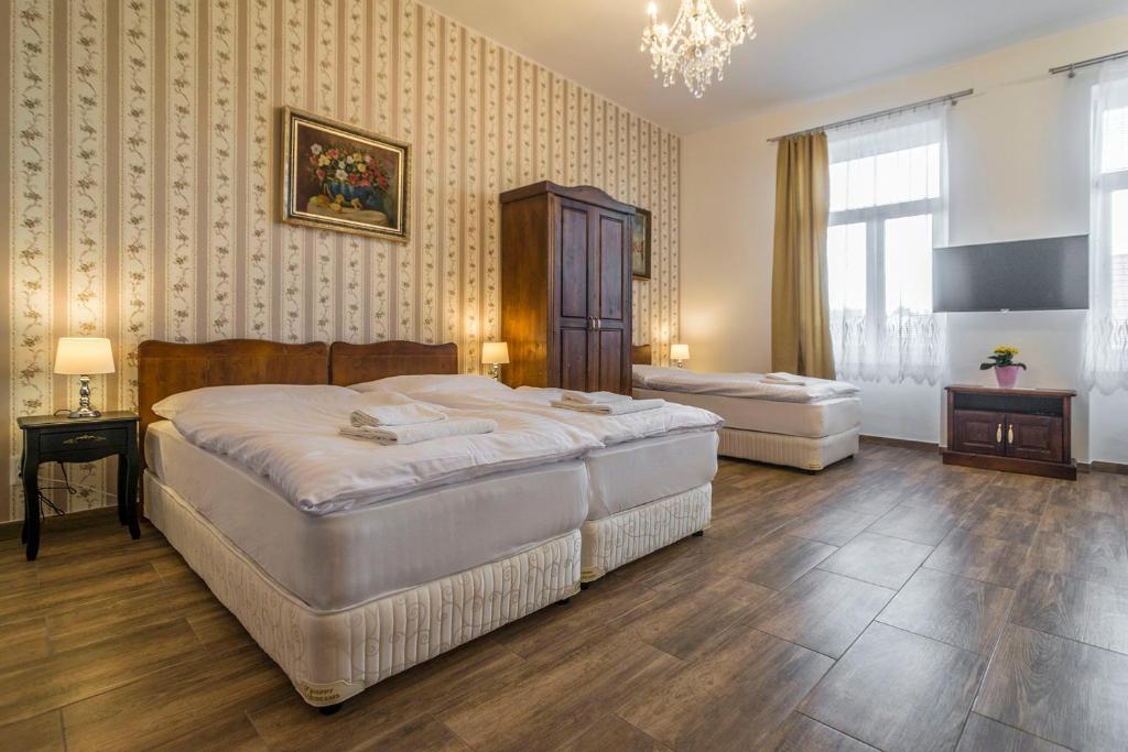 Postel nebo postele na pokoji v ubytování RETRO Apartments Bosak Contactless check-in