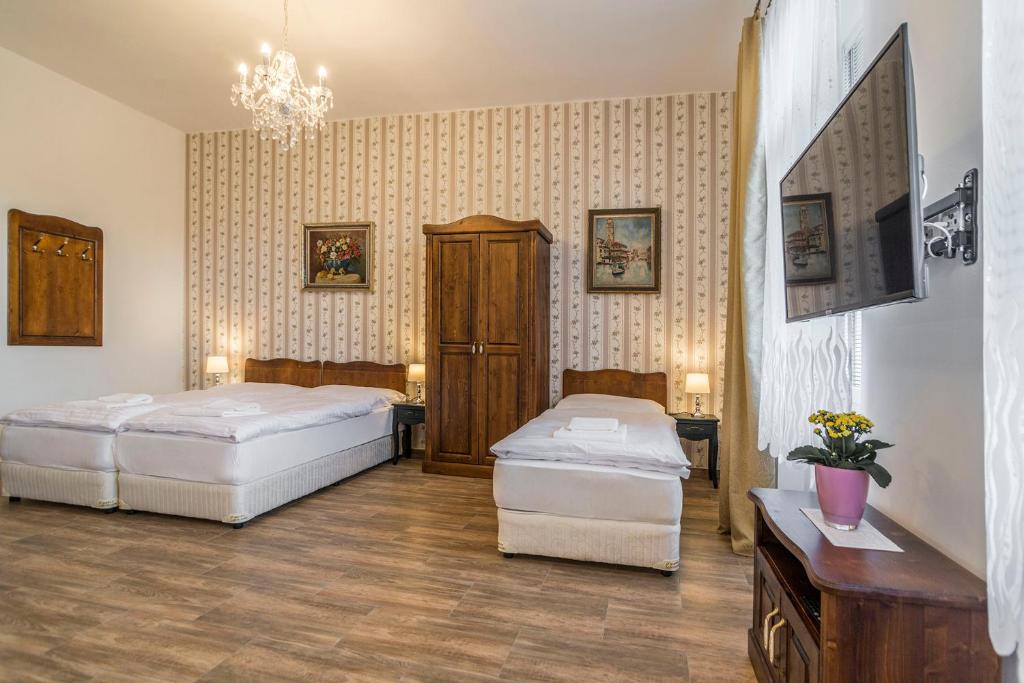 Postel nebo postele na pokoji v ubytování RETRO Apartments Bosak Contactless check-in