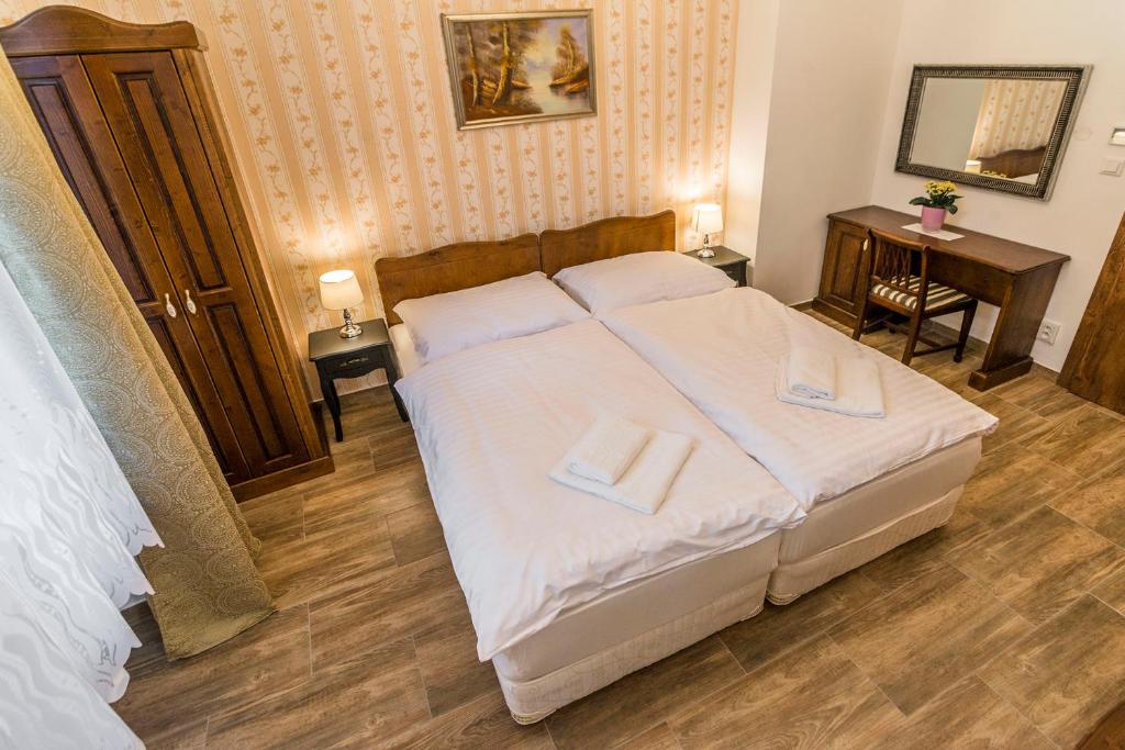 Postel nebo postele na pokoji v ubytování RETRO Apartments Bosak Contactless check-in
