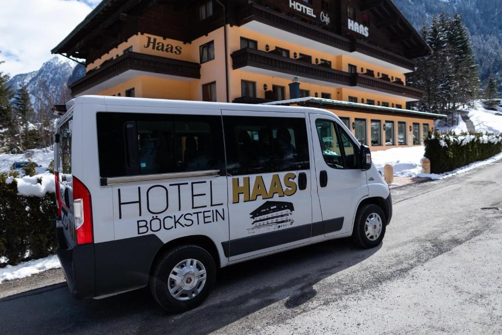 Nespecifikovaný výhled na hory nebo výhled na hory při pohledu z hotelu