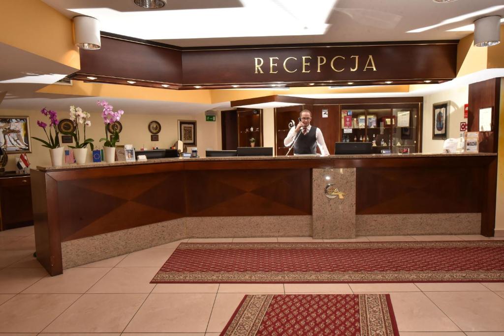 Vstupní hala nebo recepce v ubytování Piramida Park Hotel & Wellness