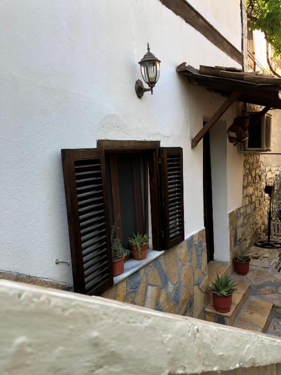 Tomor Shehu Guest House - Image 4