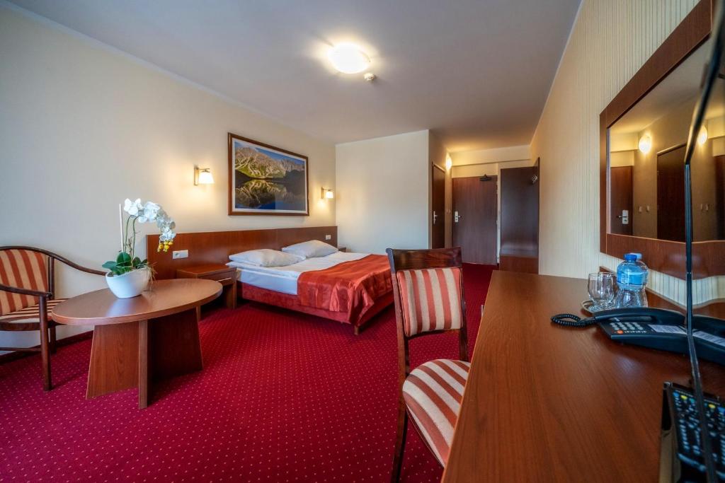 Posteľ alebo postele v izbe v ubytovaní Hotel Tatra