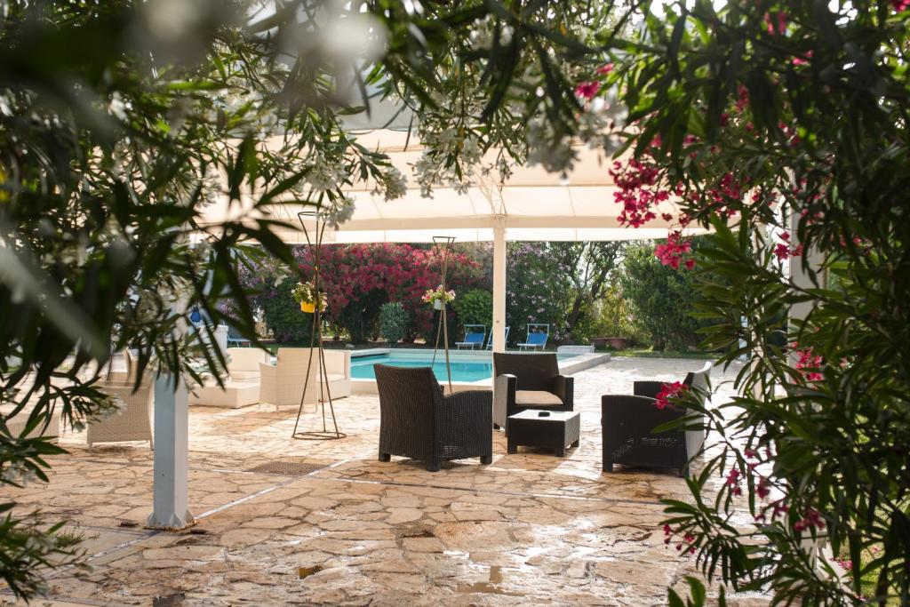 The swimming pool at or close to Relais Antiche Saline