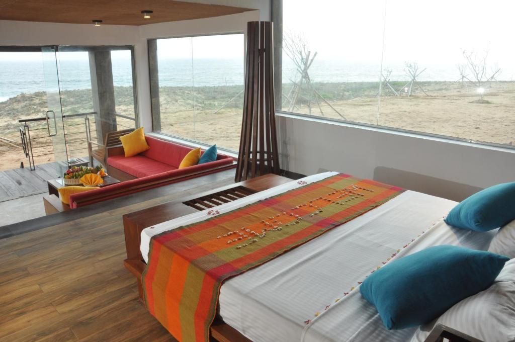 Postel nebo postele na pokoji v ubytování Laya Safari Resorts & Spa