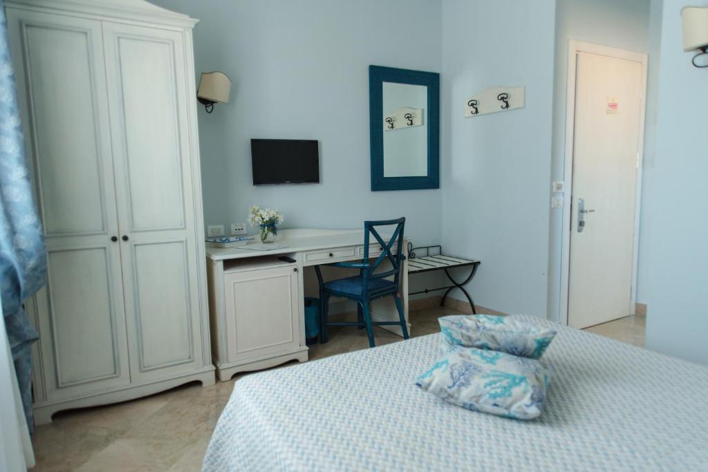 A bed or beds in a room at Relais Antiche Saline