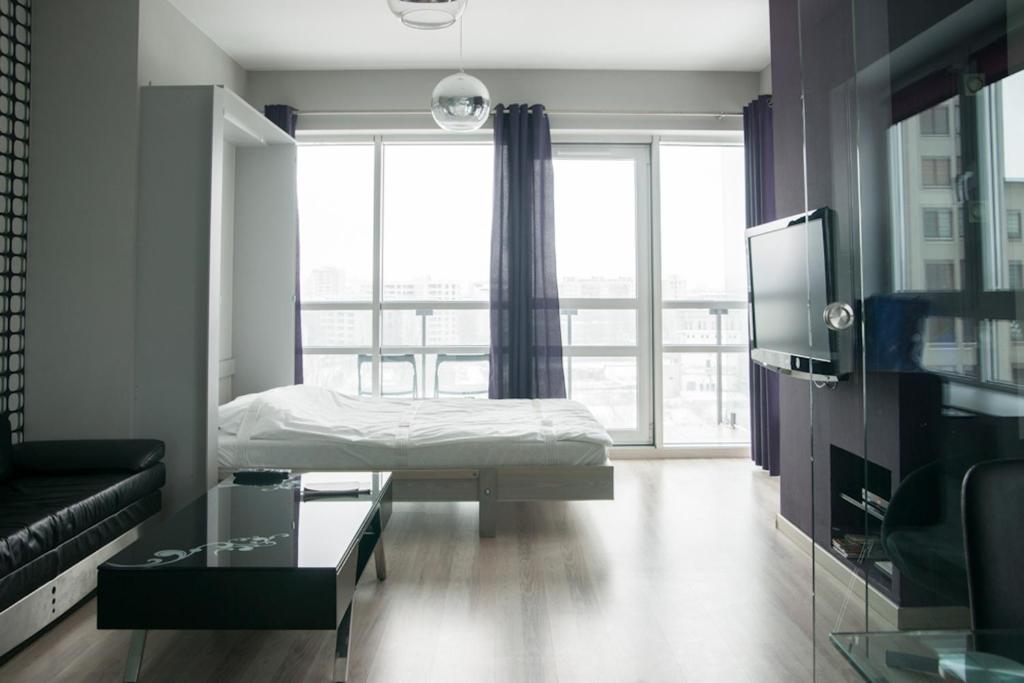 Televízia a/alebo spoločenská miestnosť v ubytovaní Platinum Towers Country 2 Country