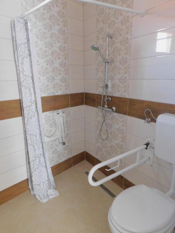 Berta Panzió - Twin Room - Disability Access