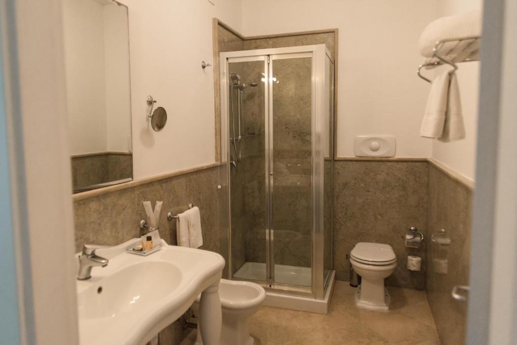 A bathroom at Relais Antiche Saline
