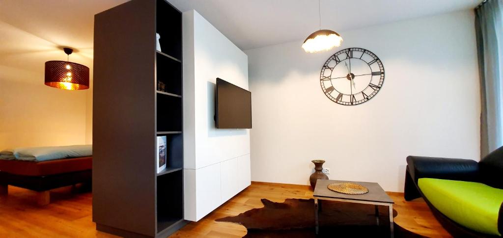 TV a/nebo společenská místnost v ubytování Loft4two