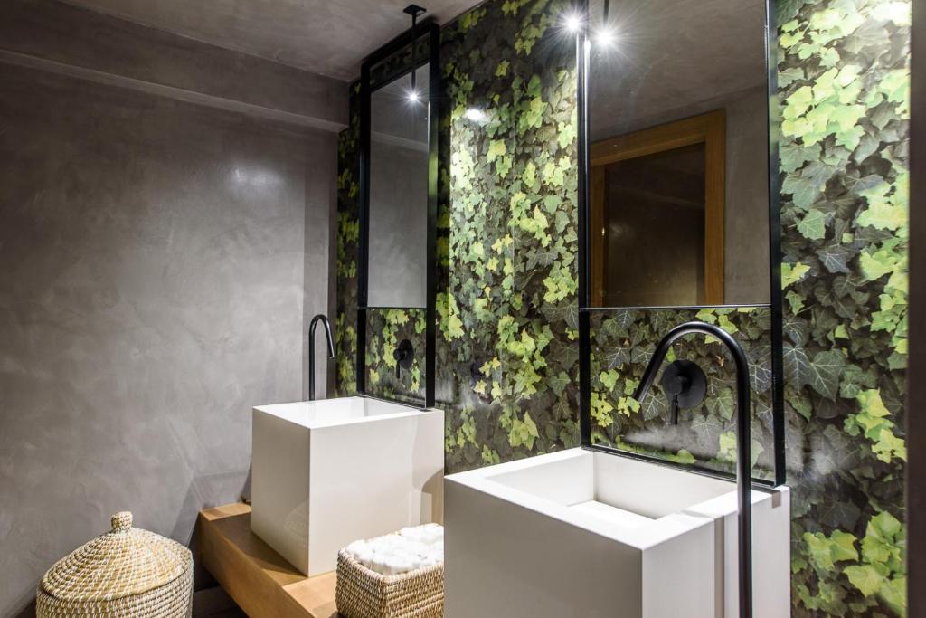 Koupelna v ubytování DOM Boutique Hotel