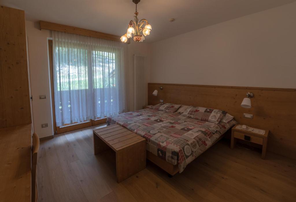 Postel nebo postele na pokoji v ubytování Dolomiti Hotel Cozzio