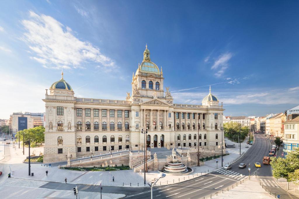 Nespecifikovaný výhled na destinaci Praha nebo výhled na město při pohledu z hotelu