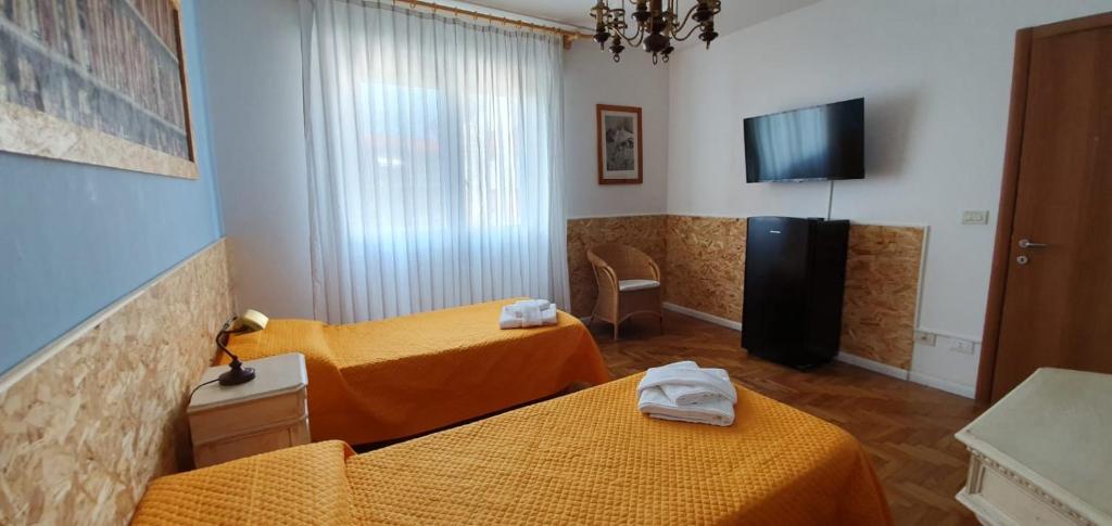 Venice Treviso Airport Bed - Habitación Gemela Con Baño Compartido