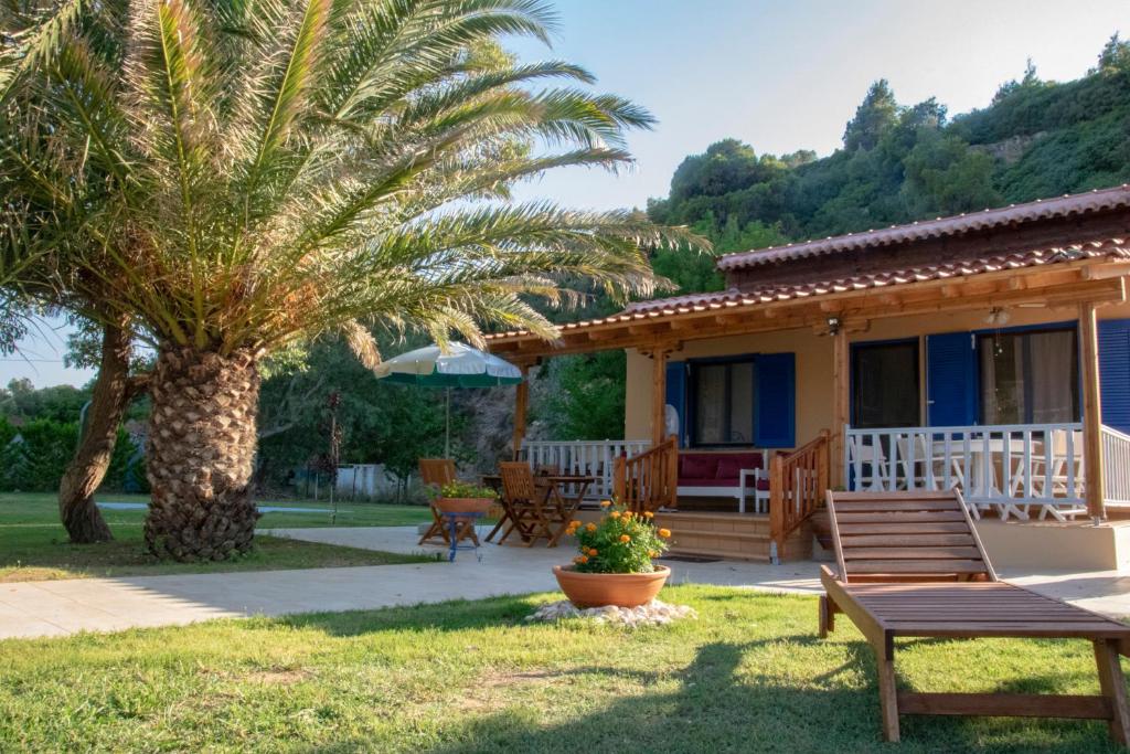 Κήπος έξω από το Salty Paradise House