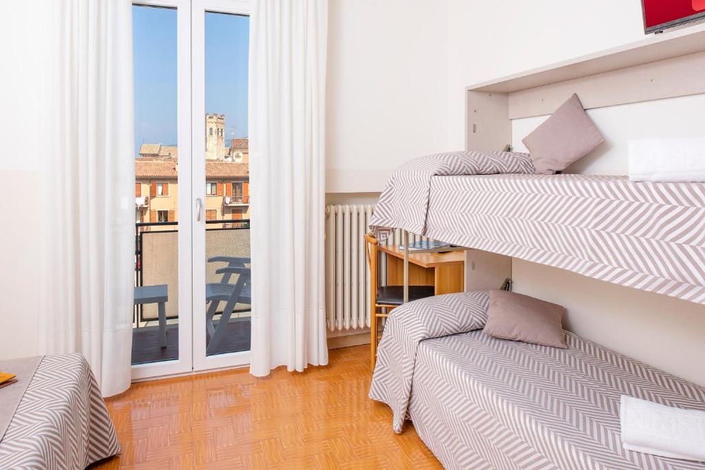 Postel nebo postele na pokoji v ubytování Hotel Taormina