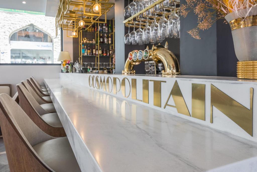 Lounge nebo bar v ubytování Hôtel Cosmopolitain