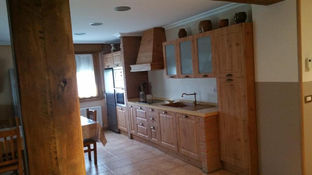 Kuchyň nebo kuchyňský kout v ubytování Casa Rural Eguzkilore