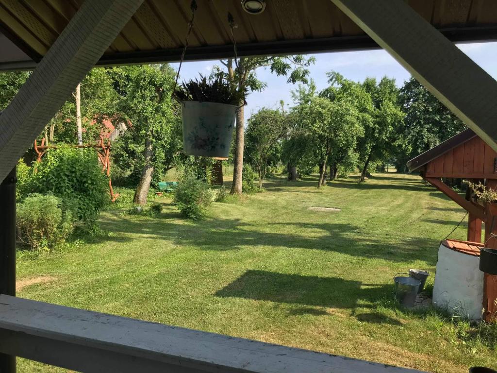 Vonkajšia záhrada v ubytovaní Kalinka - chata na końcu świata