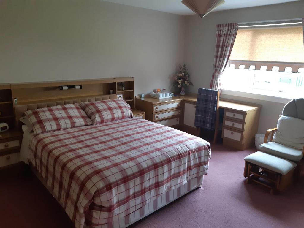 Postel nebo postele na pokoji v ubytování 2 craiglea Croft Craigton North Kessock