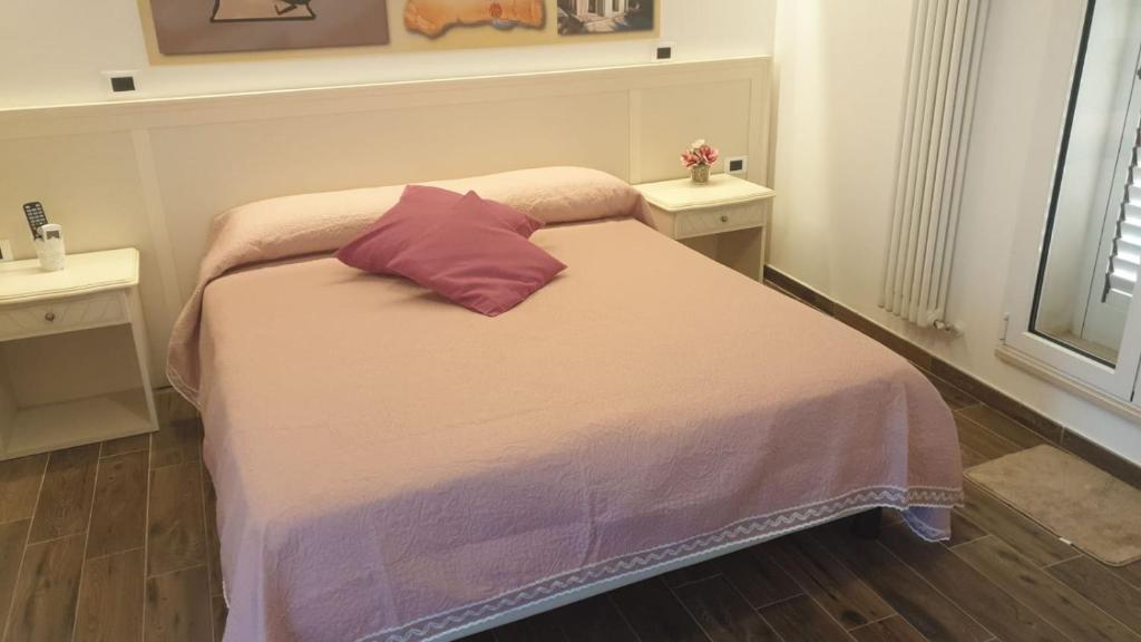 A bed or beds in a room at DomuS al Corso B&B