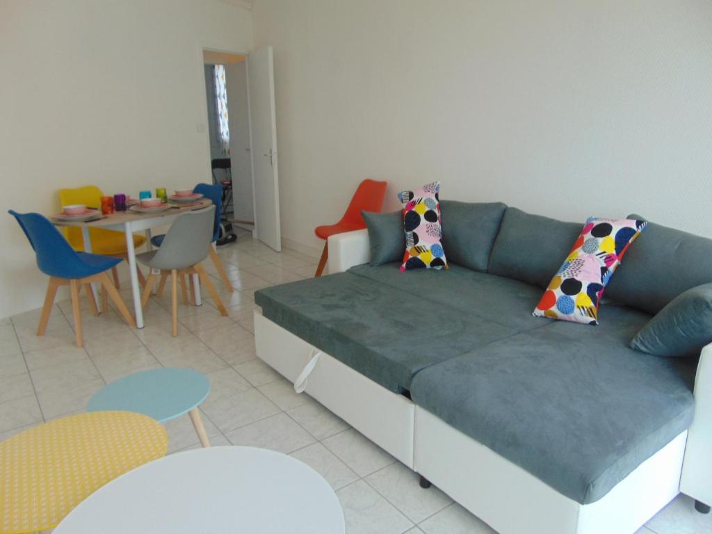 a living room with a couch and a table at appartement vue sur mer in Saint-Jean-de-Monts