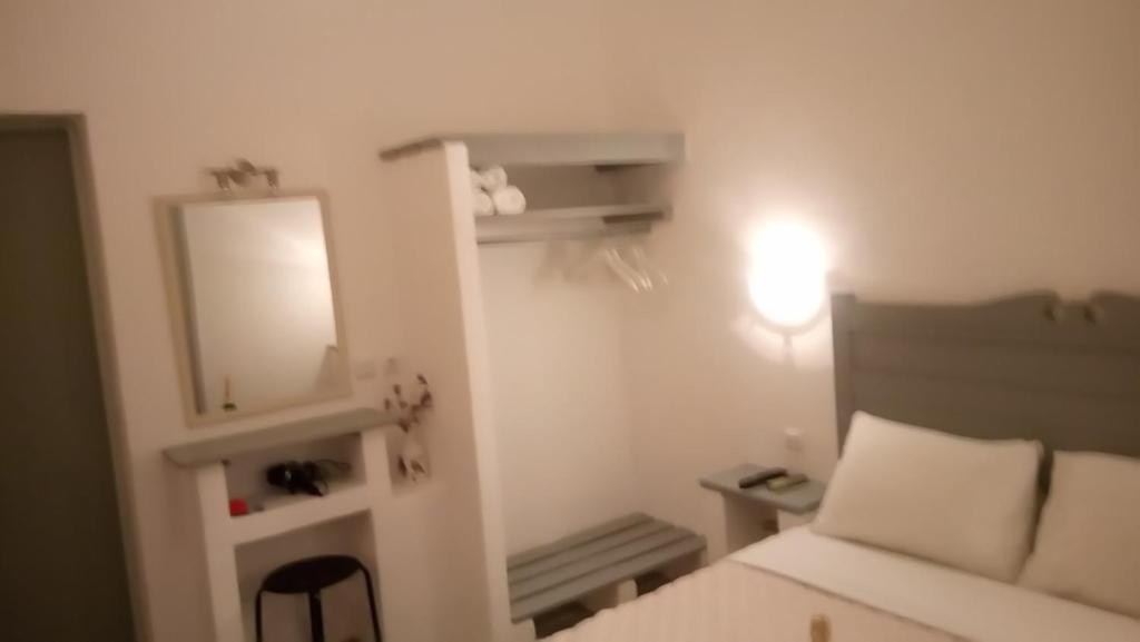 Postel nebo postele na pokoji v ubytování Skyros Koxilas Studios