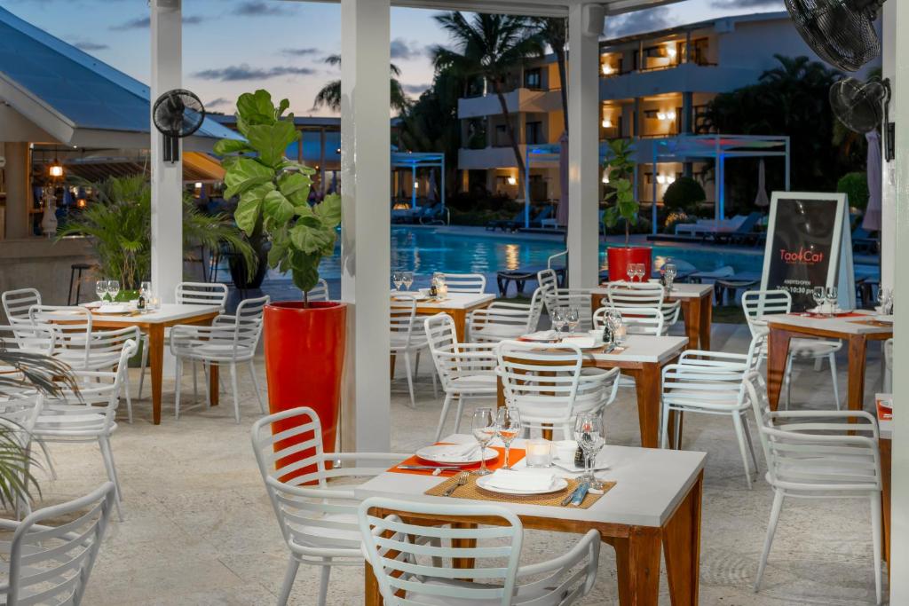 Bazén v ubytování Catalonia Royal Bavaro - All Inclusive - Adults Only nebo v jeho okolí