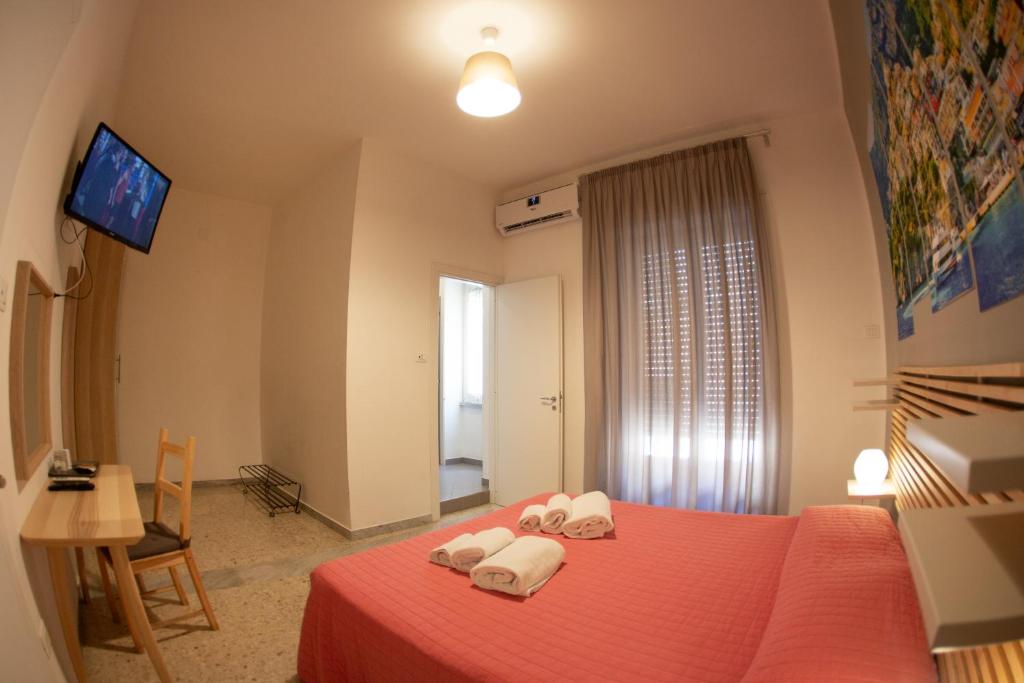 Łóżko lub łóżka w pokoju w obiekcie B&B Salerno Center