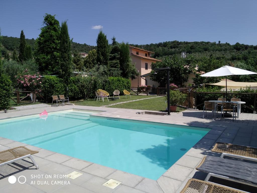 Basen w obiekcie Agriturismo Fattoria Podere Peciano lub w pobliżu